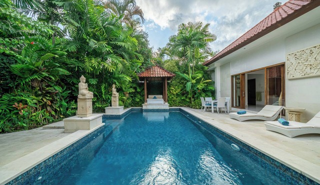 Huge Villa 10 mins walk to Seminyak Beach