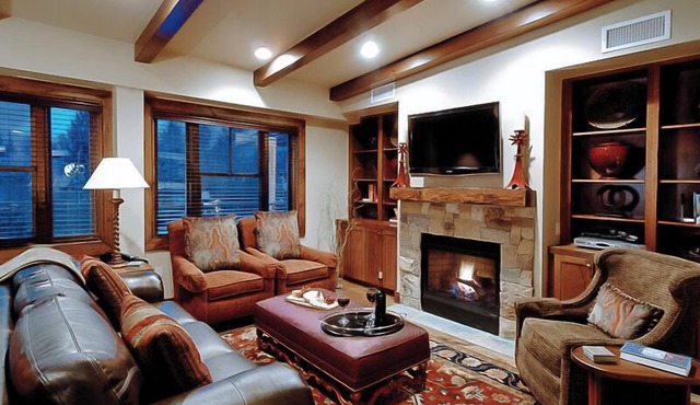 Innsbruck Aspen | Deluxe One-Bedroom Garden Residence 01 w/Hot tub, Centrally located