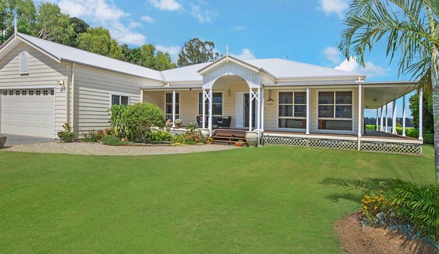 Island Getaway - Riverside Retreat Near Yamba - Holiday Yamba