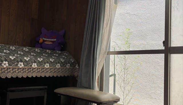 It is a quiet residential area with fresh air, and a good ramen shop is a 3-minute walk away. The natural hot spring is 5 minutes away by car, the Seibu Dome is 20 minutes away by car, and there are many delicious restaurants 10 minutes away by car.