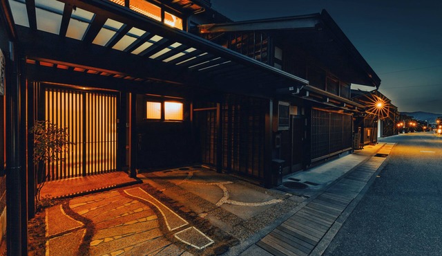 It is as if you have wandered into a historic town. Enjoy a special moment in the townscape preservation district.