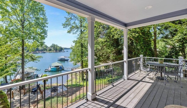 Keowee Oar House * Hot Tub * Pet Friendly * Kayaks