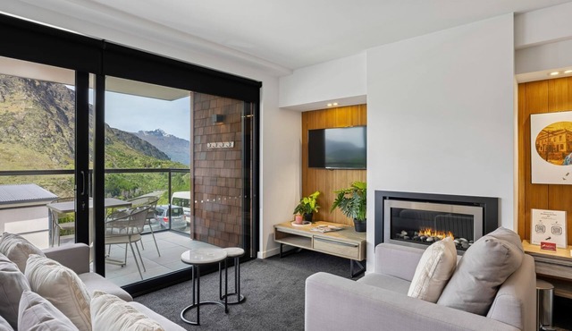 Kiwi Studio Apartment minutes from Coronet Peak