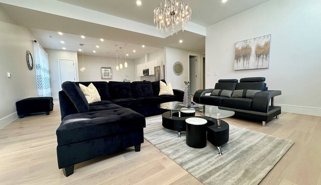 Lakefront Lower Level Walkout- 35 min to Niagara in Grimsby