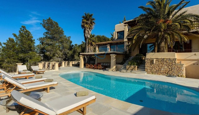 Large renovated luxury villa with spectacular views very private 6 bd pool
