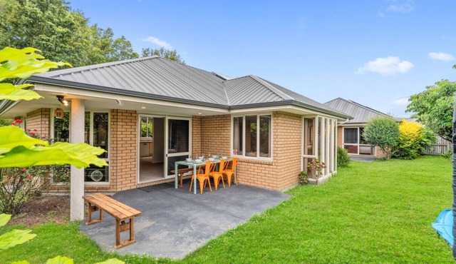 🌟 Large, Warm 4BR Family Retreat in Halswell – Netflix, Massage Chair & More!