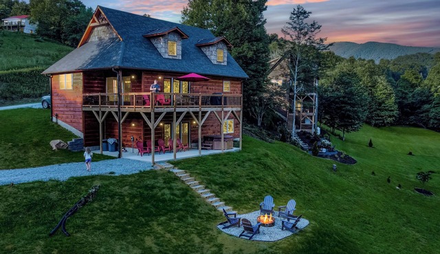 Last Minute Deals! ~Fire Pit, Hot Tub, on Creek!