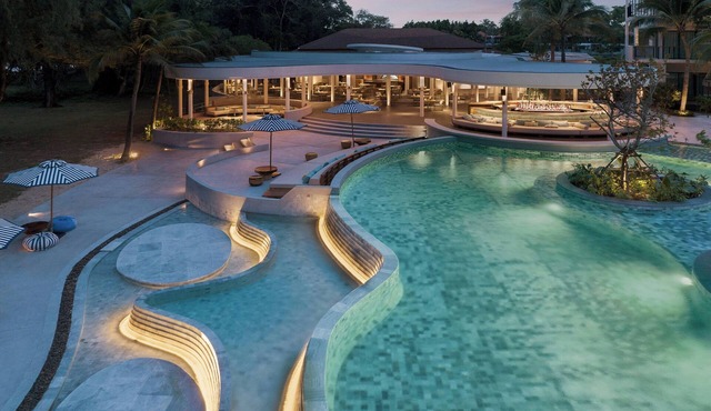 Le Méridien Phuket Mai Khao Beach Resort