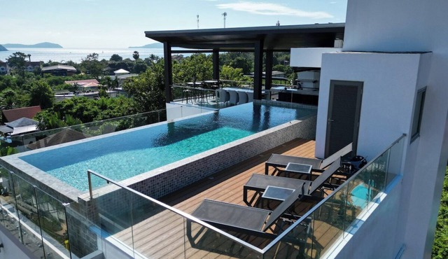 "Legend" Something Out the Movies Sea view Phuket!