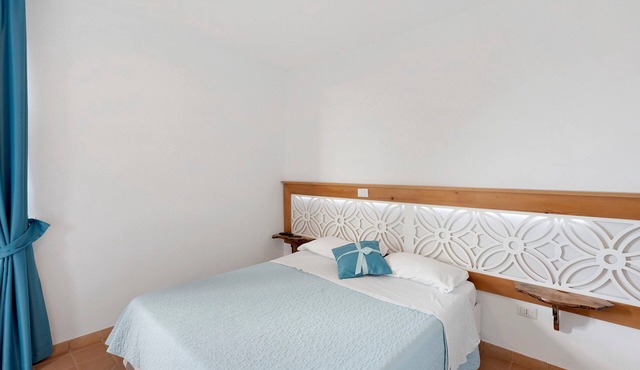 Leucosia Room with Sea View, Wi-Fi and Air Conditioning