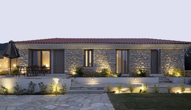 Lichnos Luxury Studio in Sourpi