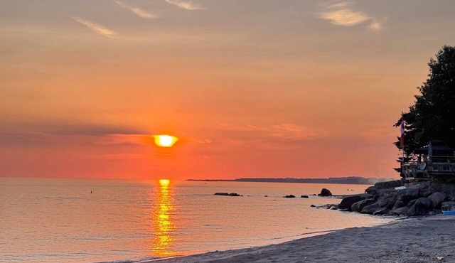 Life's a Beach House -Perfect beachfront vacation rental in Tiny