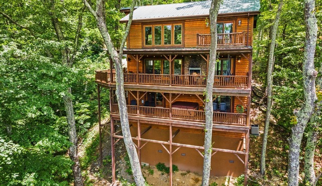 Lodge in Seven Devils w Hot Tub & Mountain Views!
