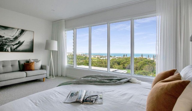 Luxe Paradise with sweeping Ocean Views & Pool