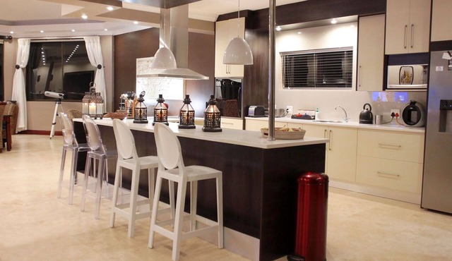 Luxurious 4 Bedroom Home with Ocean and Table Mountain Views