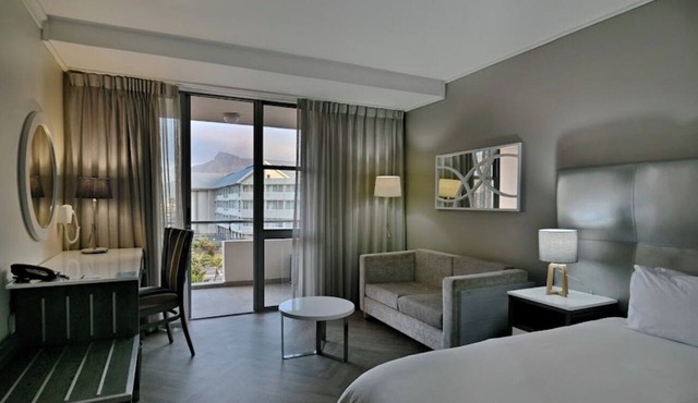 Luxurious Accessible Apartment With Ocean Views in Kaapstad