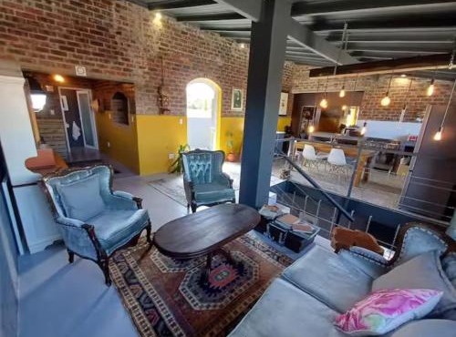 Luxurious and spacious 2 level apartment