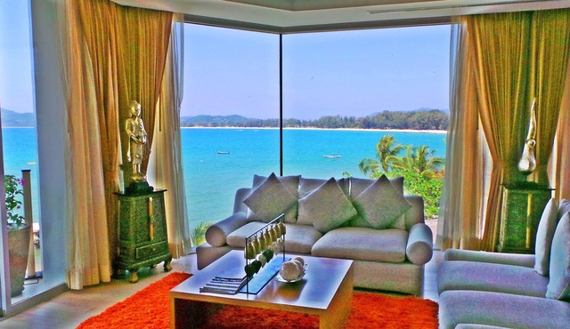 Luxurious Seafront 2 brm Penthouse with Spectacular views / unique design