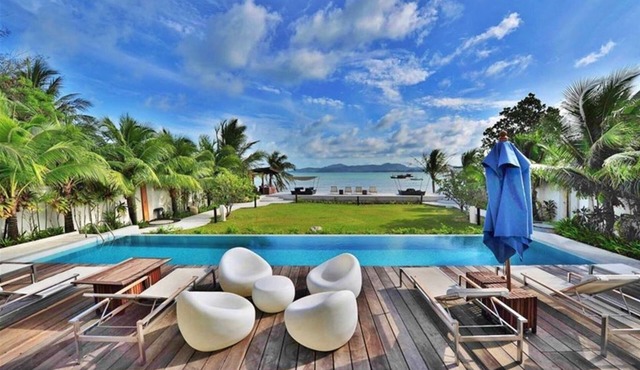 Luxurious Seafront 2 brm Penthouse with Spectacular views/unique design