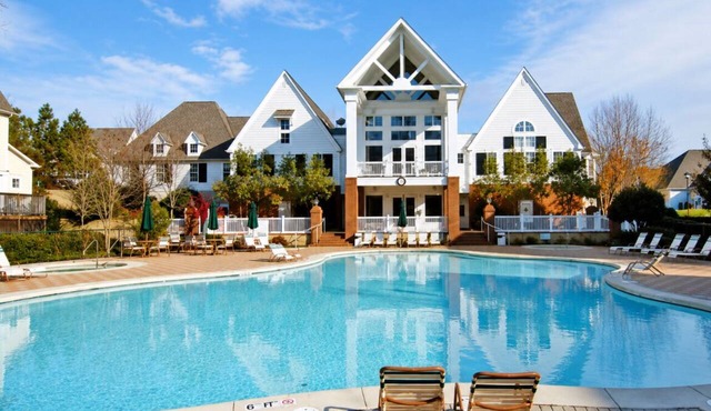 Luxury 1-Bedroom Estate ~ Premium Villa ~ King Suite in Williamsburg