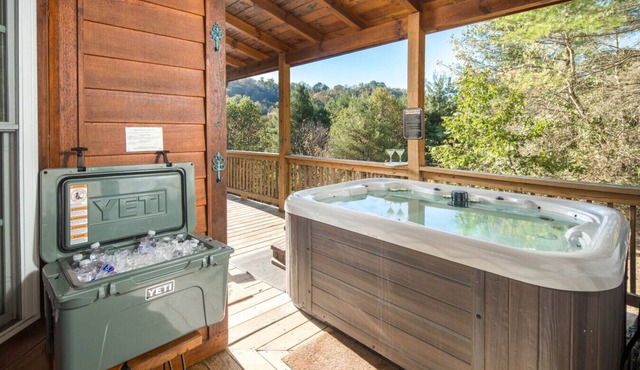 Luxury 5BR Home with Hot Tub, Game Room and Views
