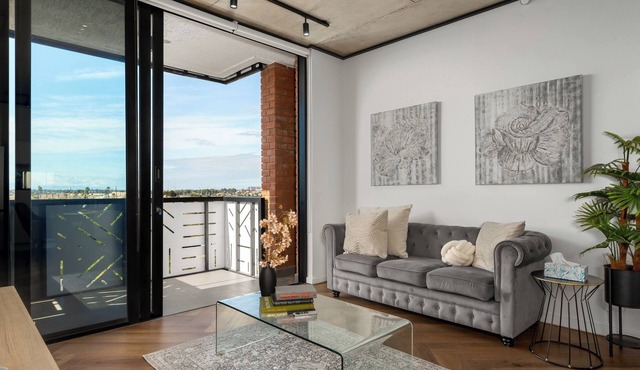 Luxury Apartment In Century City - Lagoon Views