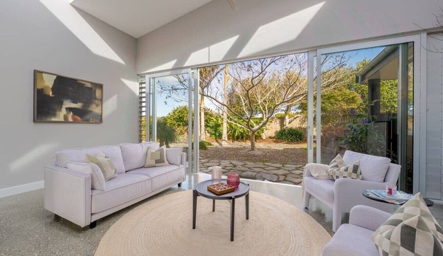 Luxury Coastal Retreat in Sandspit with Sea Views