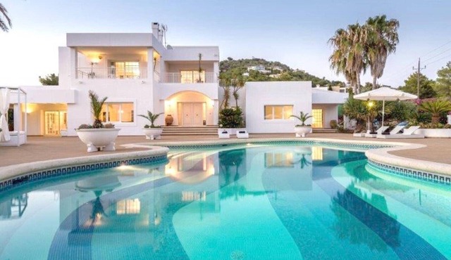 Luxury Villa "Oasis" with Pool, Panoramic Views, Wi-Fi & Large Garden