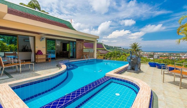 Luxury Four Bed Villa Jasmine, infinity pool, full staff , chef and breakfasts