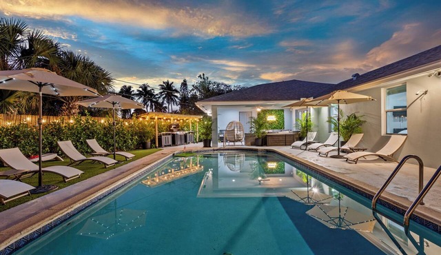 Luxury Golf/Yoga Retreat- 4BR - Heated Pool, Sauna, Cold Plunge, Jacuzzi in WPB in West Palm Beach