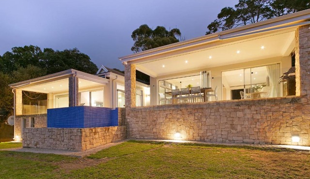 Luxury Serviced Mountain Villa in Constantia