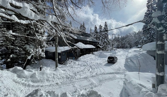 Luxury Ski Chalet with Hot Tub Walk to Slopes Sleeps 13