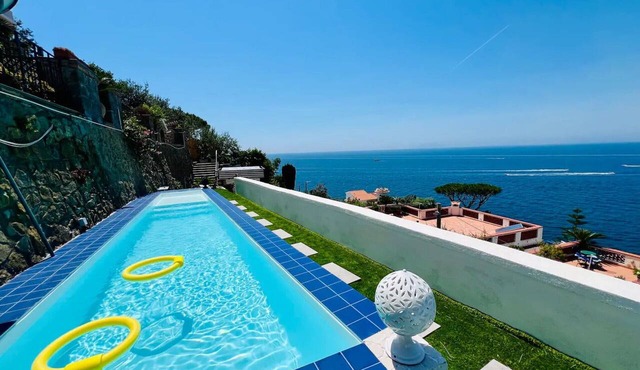 Luxury Villa - La Balena Blu with Pool and Sea View