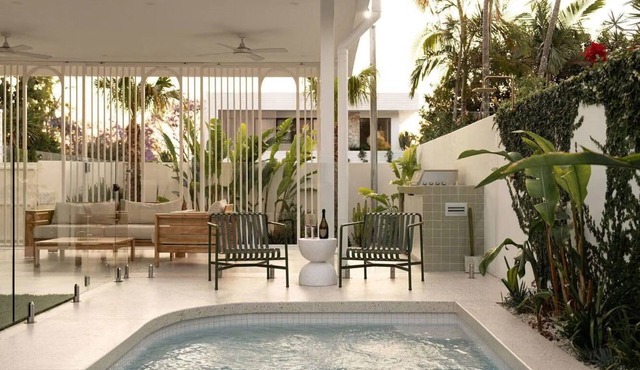 Luxury Villas Burleigh Springs (Pool & Walk to the beach)