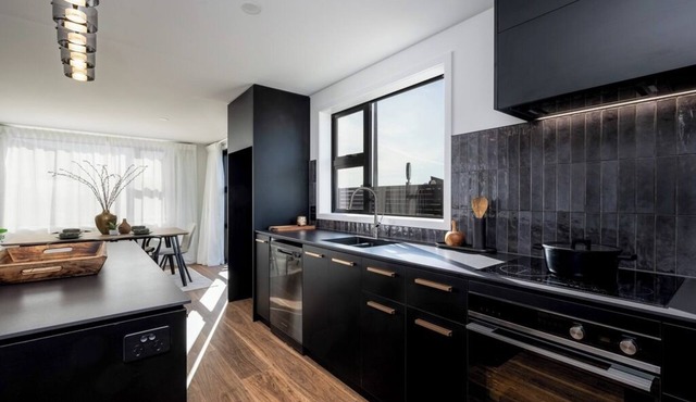 Mathea House - Premium Accommodation - New Fully Equipped Home