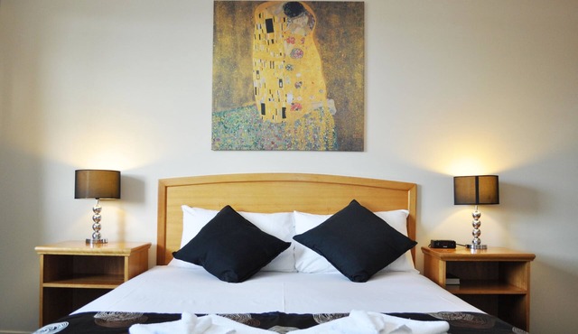 Meadowbrook Hotel