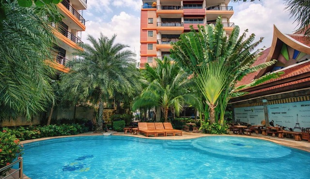MIRA Condo 1BR | Pool View | NBC Nai Harn