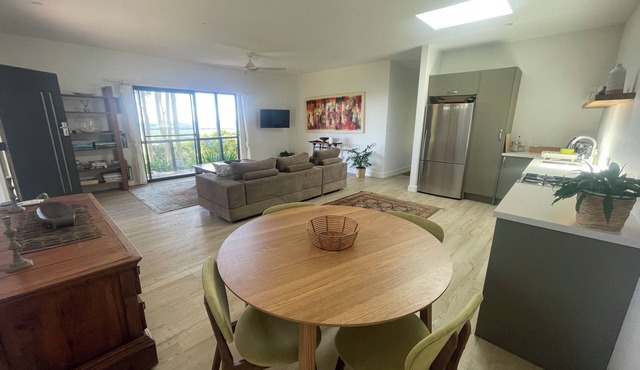 Modern 2 bedroom cottage , ocean views.