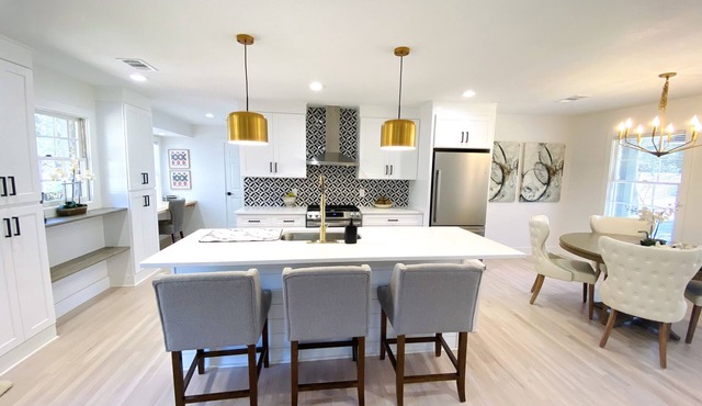 Modern and Stylish Creekside Retreat Home - Walk to Downtown