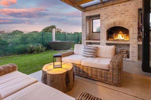 Modern Coastal Retreat - Private Hot Tub & Sauna