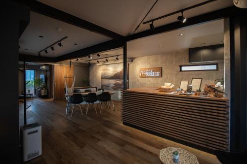 Modern Container House - 2 Min Walk to Matsubara Beach - Sleeps 7 in Tsuruga