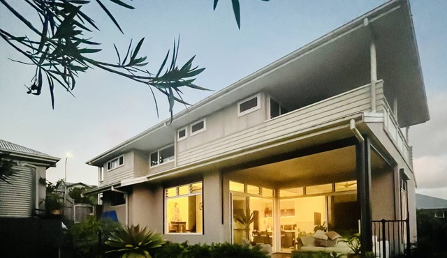 Modern Jungle Home in Heritage village 15 min to beaches