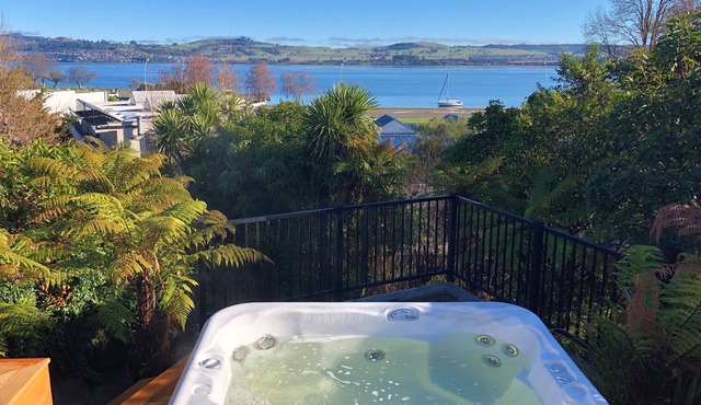 Modern, Stunning Lake Views & Hot Tub - Cross the street to the Lake!