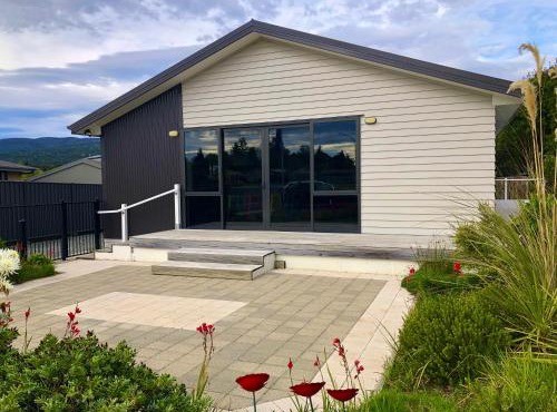Modern Spacious Manapouri Home