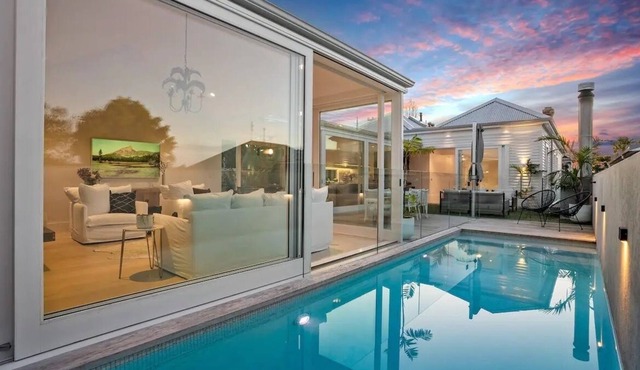 Modernised Heritage Villa in Auckland