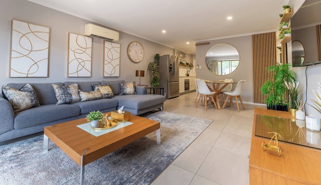 Mount Warren Park Stay | Sleeps 4 + BBQ & Parking
