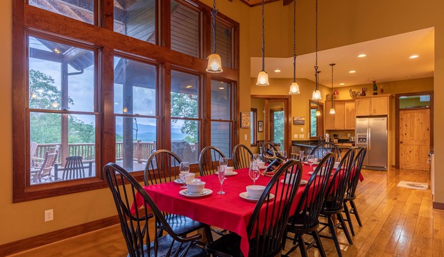 Mountain Camp-3 miles to main street Blowing Rock! Hot tub, game room, private hiking trails