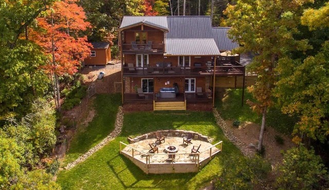 Mountain Escape w/View, Hot Tub, Fire Pit & EV