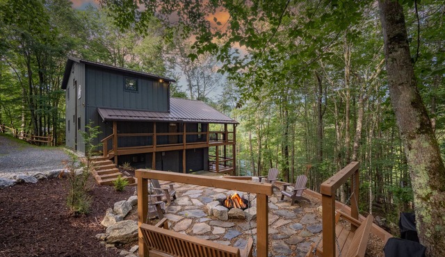 Mountain View/4mins to Town or to ski/Game Room/HOT TUB/AMAZING Firepit/Slide