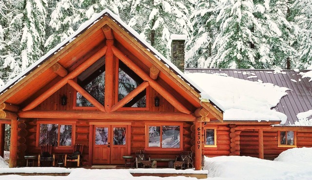 Mt. Rainier and Crystal Mountain Luxury Lodge in Enumclaw